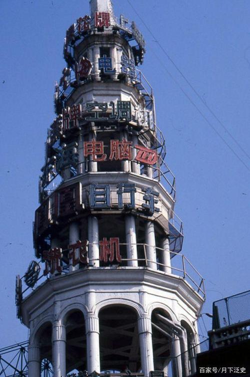 80年代,电器有多热门?一把电风扇就让路人驻足不前
